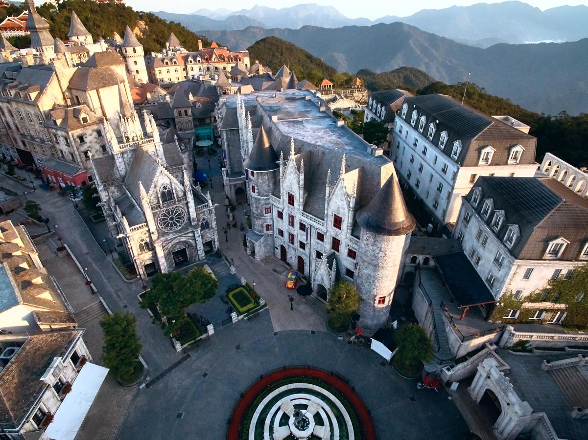 Ba na. Bana Hills Вьетнам. БАНА Хиллс в Дананге. Гора ба на Вьетнам. Sun World ba na Hills.