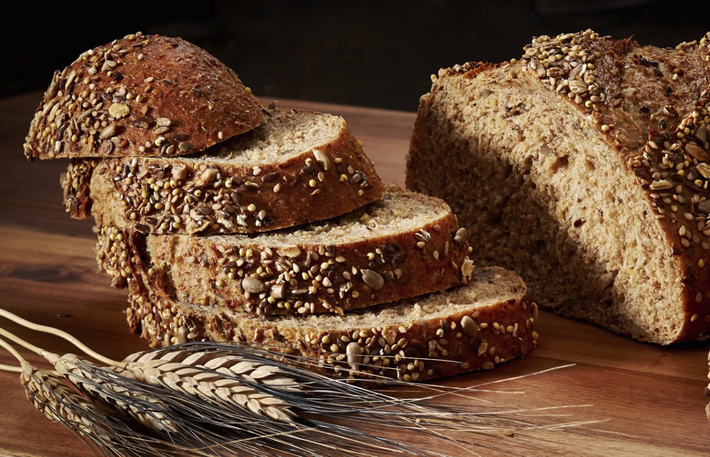 Черный хлеб для волос. Хлеб стройная фигура. Белый и черный хлеб зерна. Черный хлеб здоровье. Черный хлеб лента.